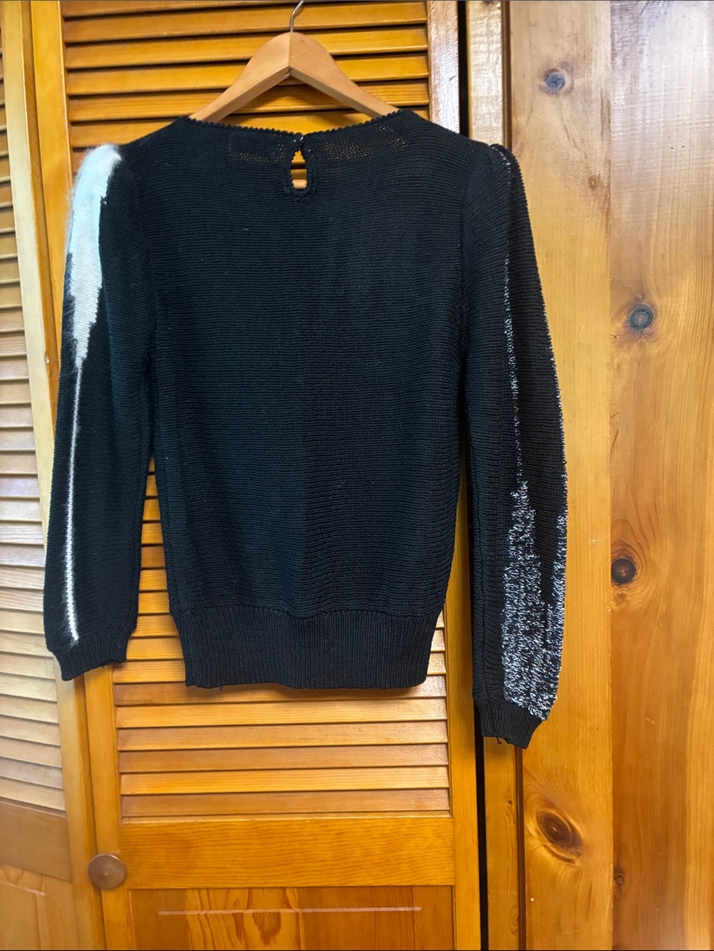 Women’s Black & White Abstract Crewneck Sweater length 23” pit to pit 17” - Picture 3 of 3
